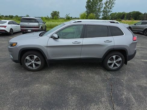 Used 2019 Jeep Cherokee Limited w/ Trailer Tow Group AWD/4WD image 10
