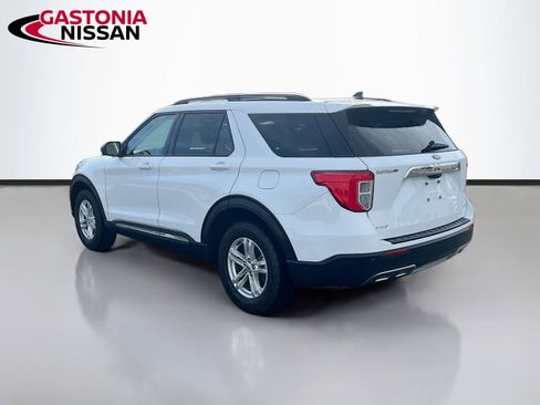 Used 2022 Ford Explorer XLT w/ Equipment Group 202A image 6