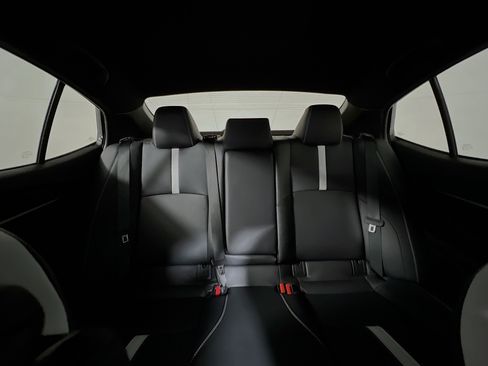 Used 2025 Toyota Camry SE image 33