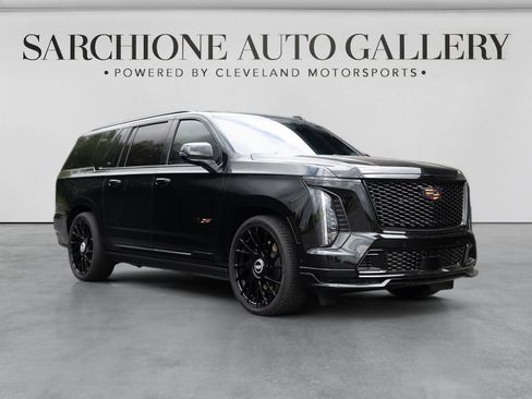 Used 2025 Cadillac Escalade ESV V AWD/4WD image 1