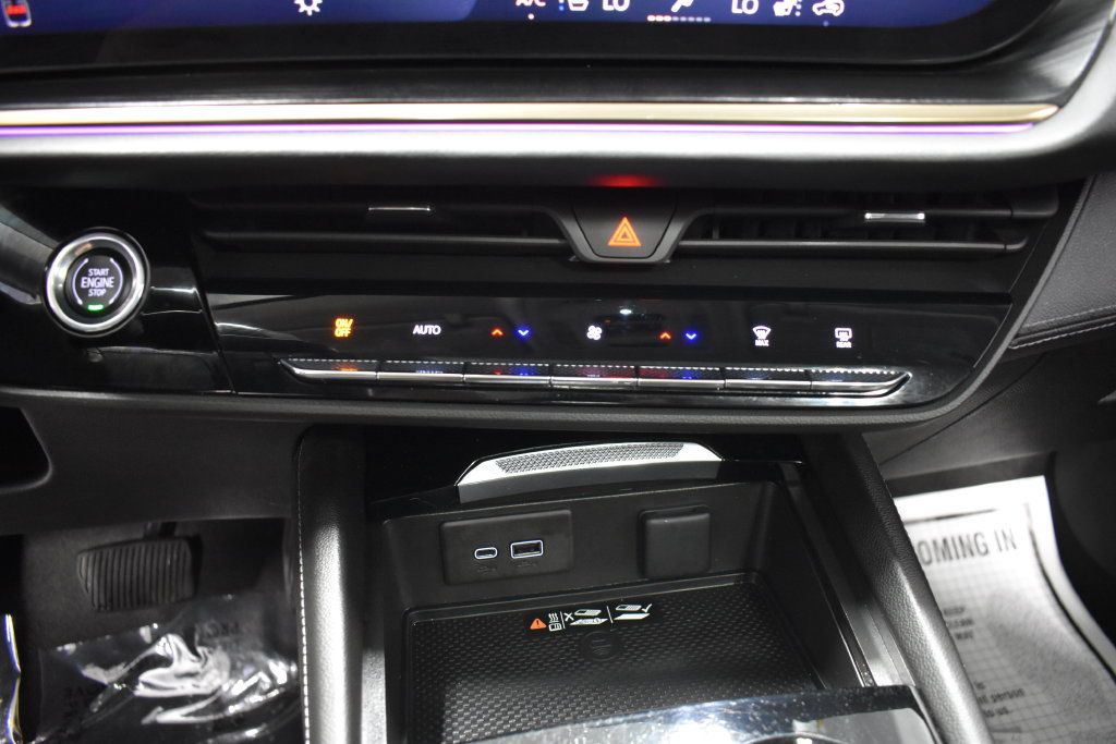 Used 2024 Buick Envision Avenir AWD/4WD image 21
