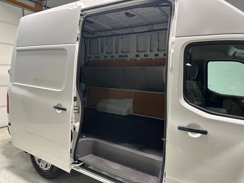 Used 2014 Nissan NV 2500 SV image 12
