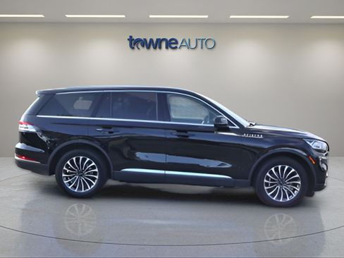 Used 2024 Lincoln Aviator AWD w/ Premium Package image 10