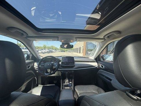 Used 2022 Jeep Compass Latitude w/ Sun and Sound Group AWD/4WD image 16