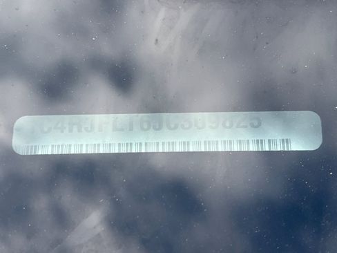 Used 2018 Jeep Grand Cherokee Trailhawk image 3