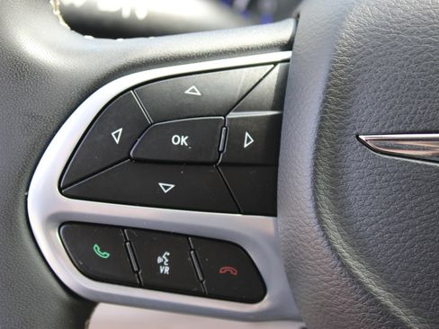 Used 2022 Chrysler Voyager LX FWD image 20