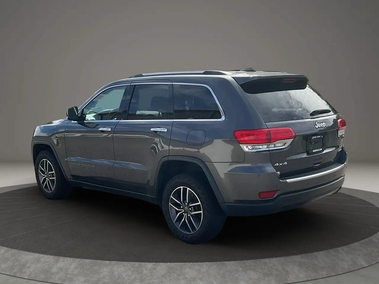 Used 2019 Jeep Grand Cherokee Limited AWD/4WD image 3