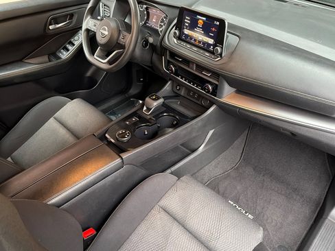 Used 2024 Nissan Rogue SV image 16