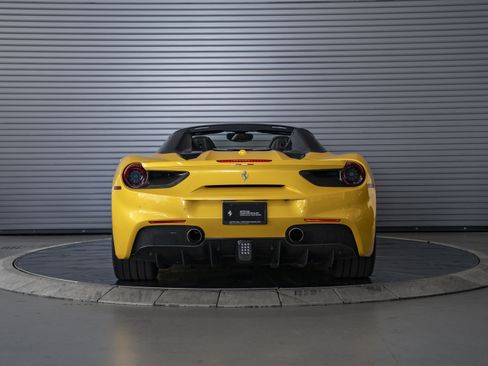 Used 2018 Ferrari 488 Spider RWD image 10