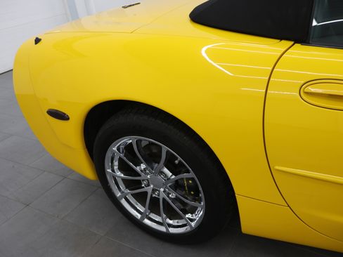 Used 2000 Chevrolet Corvette Convertible w/ Memory Pkg RWD image 21