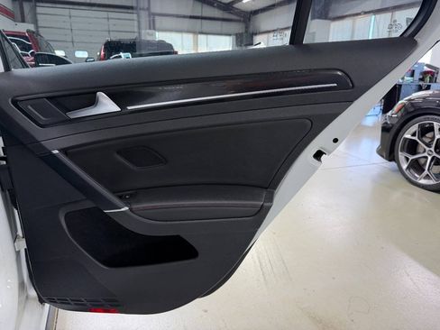 Used 2015 Volkswagen Golf 4-Door FWD image 15