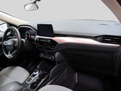 Used 2020 Ford Escape SE image 16