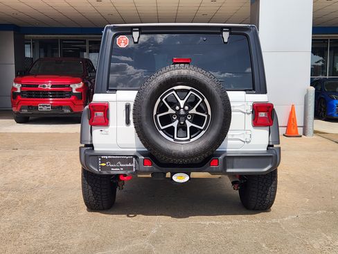 Used 2025 Jeep Wrangler Unlimited Rubicon AWD/4WD image 7