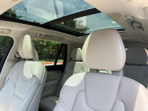 Used 2021 Volvo XC90 T5 Momentum w/ Protection Package Premier FWD image 10