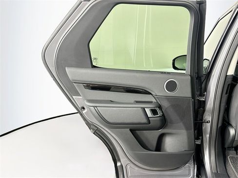 Used 2024 Land Rover Discovery S image 23