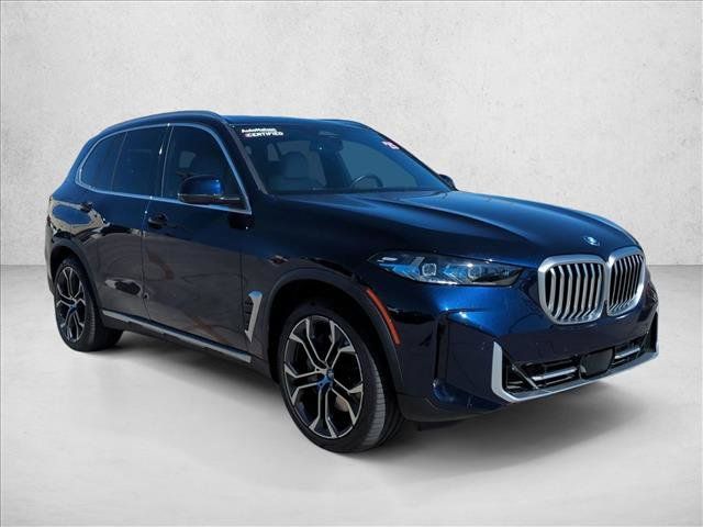 Used 2025 BMW X5 xDrive50e w/ Premium Package AWD/4WD image 3