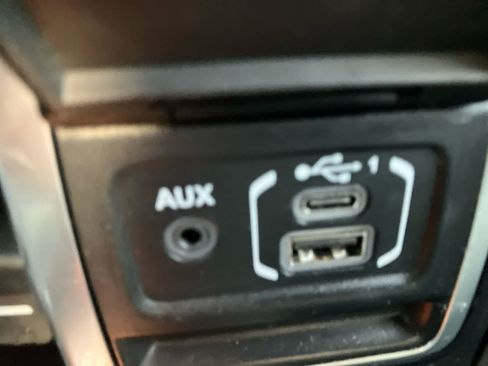 Used 2020 Jeep Gladiator Rubicon w/ Auxiliary Switch Group AWD/4WD image 31