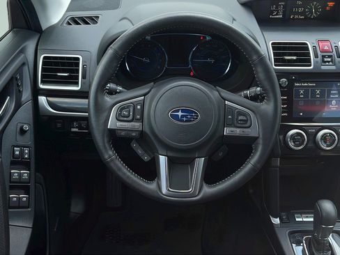 Used 2018 Subaru Forester 2.5i Touring AWD/4WD image 10