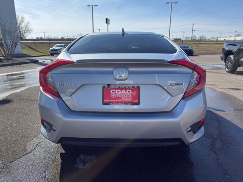 Used 2017 Honda Civic Touring image 4