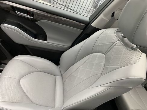 Used 2022 Toyota Highlander Platinum FWD image 31