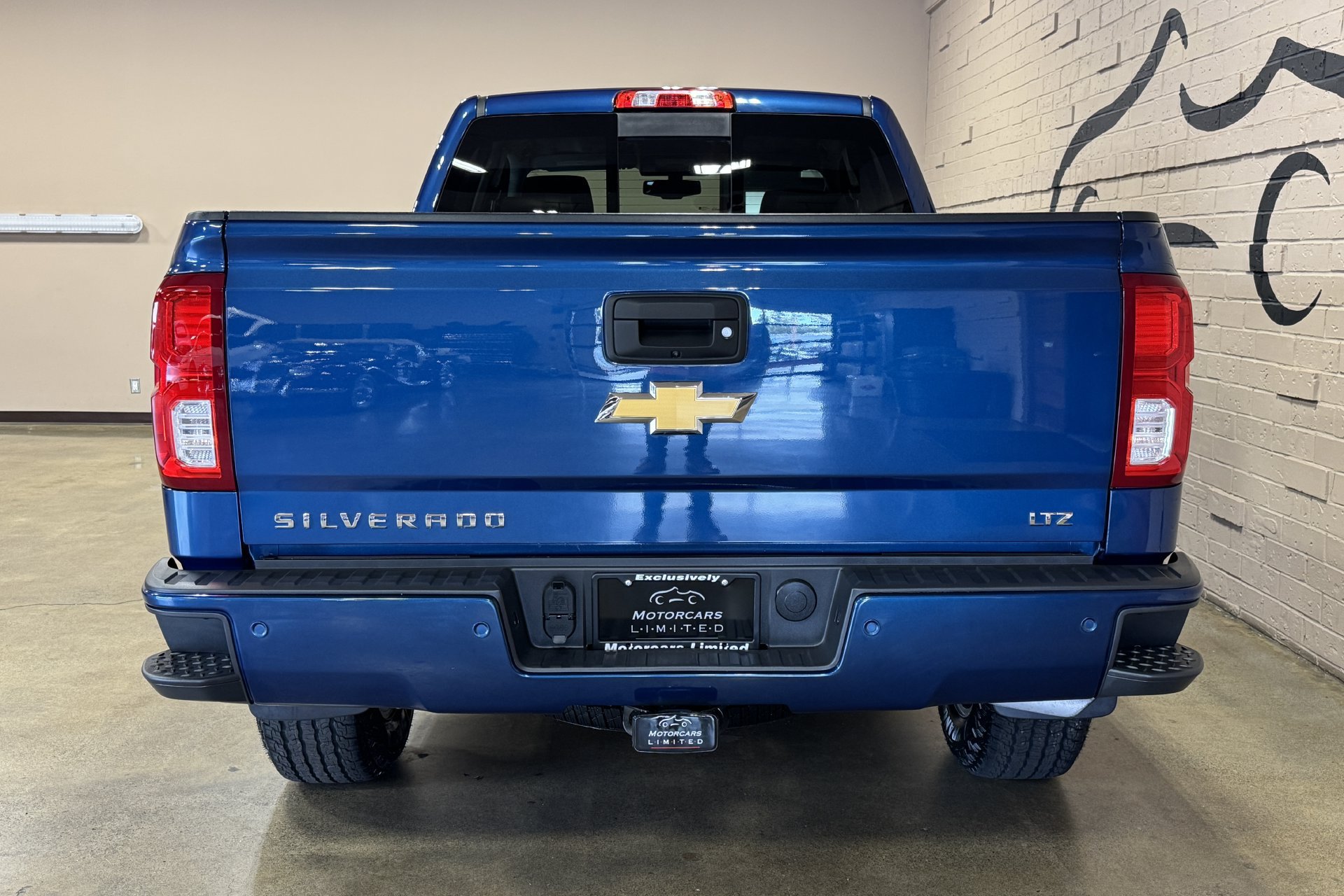 Used 2017 Chevrolet Silverado 1500 LTZ Z71 w/ LTZ Plus Package AWD/4WD image 5