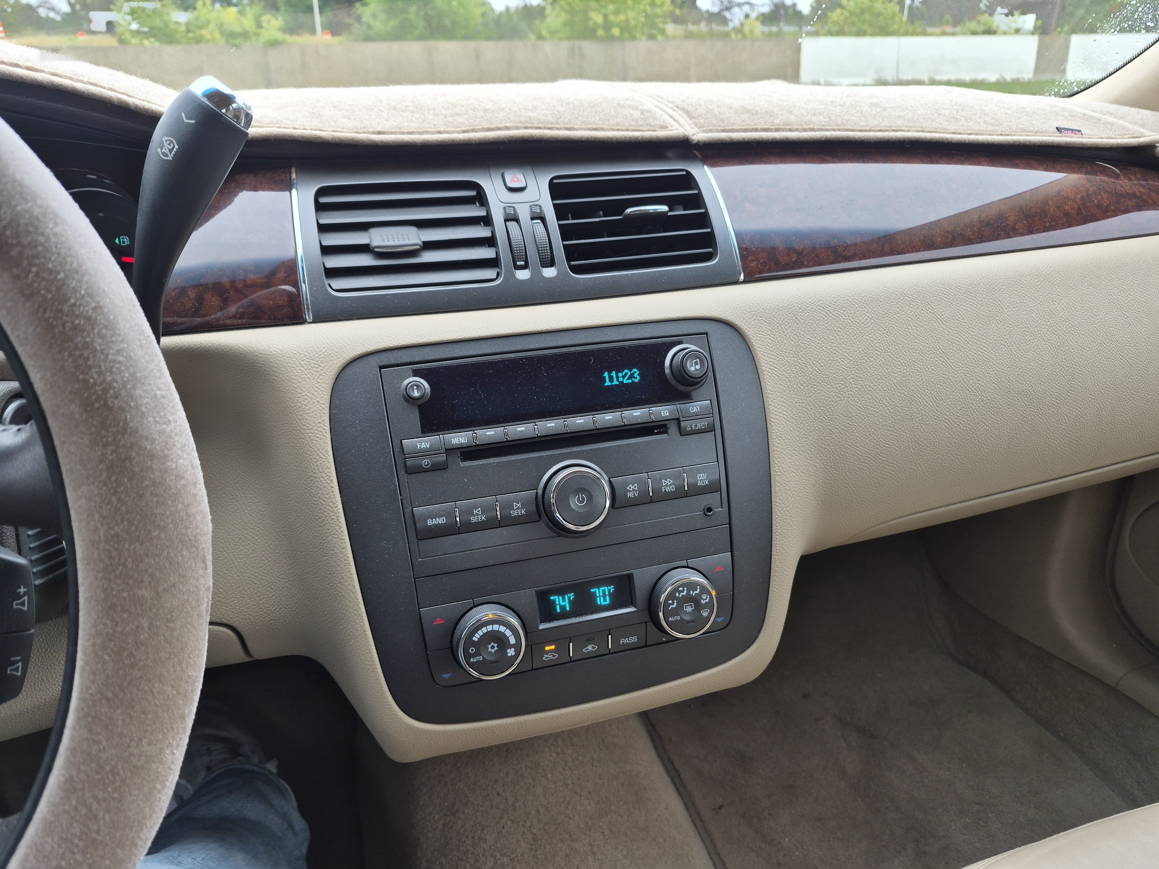 Used 2011 Buick Lucerne CXL FWD image 21