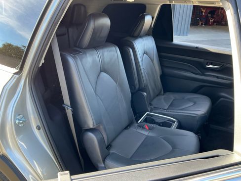 Used 2024 Toyota Grand Highlander Limited image 21
