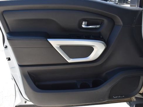 Used 2017 Nissan Titan PRO-4X AWD/4WD image 13