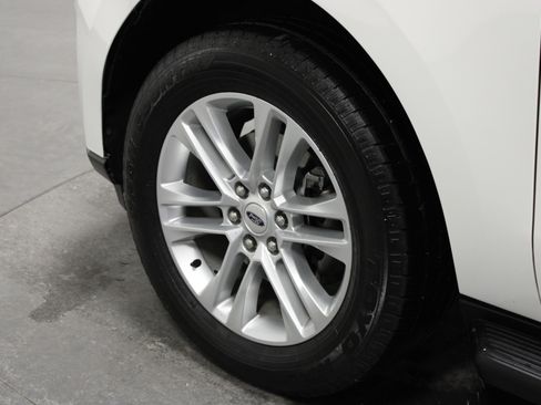 Used 2024 Ford Expedition XLT image 10