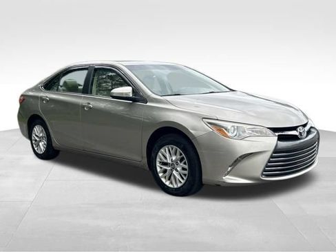Used 2017 Toyota Camry LE FWD image 7