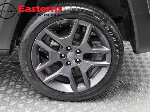 Used 2021 Jeep Renegade Latitude w/ Sun & Sound Group AWD/4WD image 8