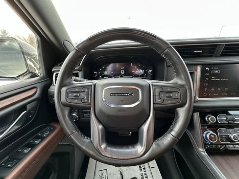 Used 2023 GMC Yukon XL Denali Ultimate image 11