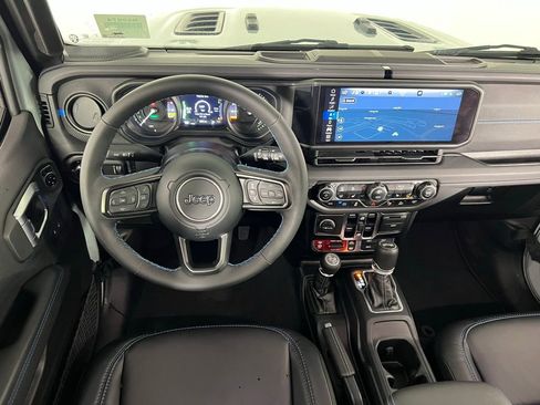 Used 2024 Jeep Wrangler Unlimited Rubicon 4xe image 13