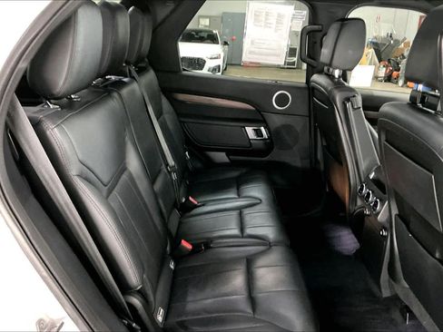Used 2019 Land Rover Discovery HSE image 29