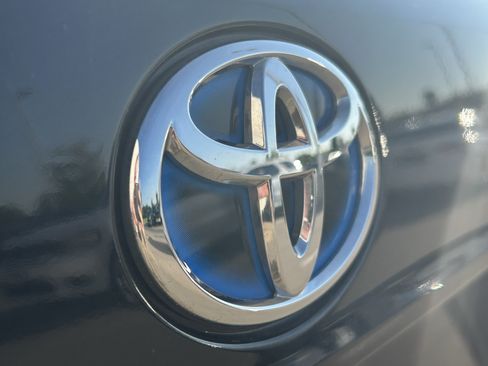 Used 2021 Toyota Highlander XLE AWD/4WD image 7