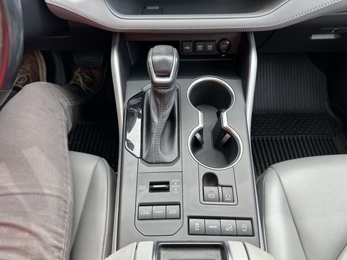 Certified 2021 Toyota Highlander XLE image 18