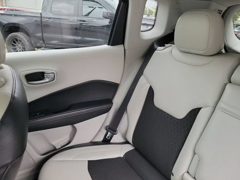 Used 2018 Jeep Compass Latitude w/ Popular Equipment Group FWD image 12
