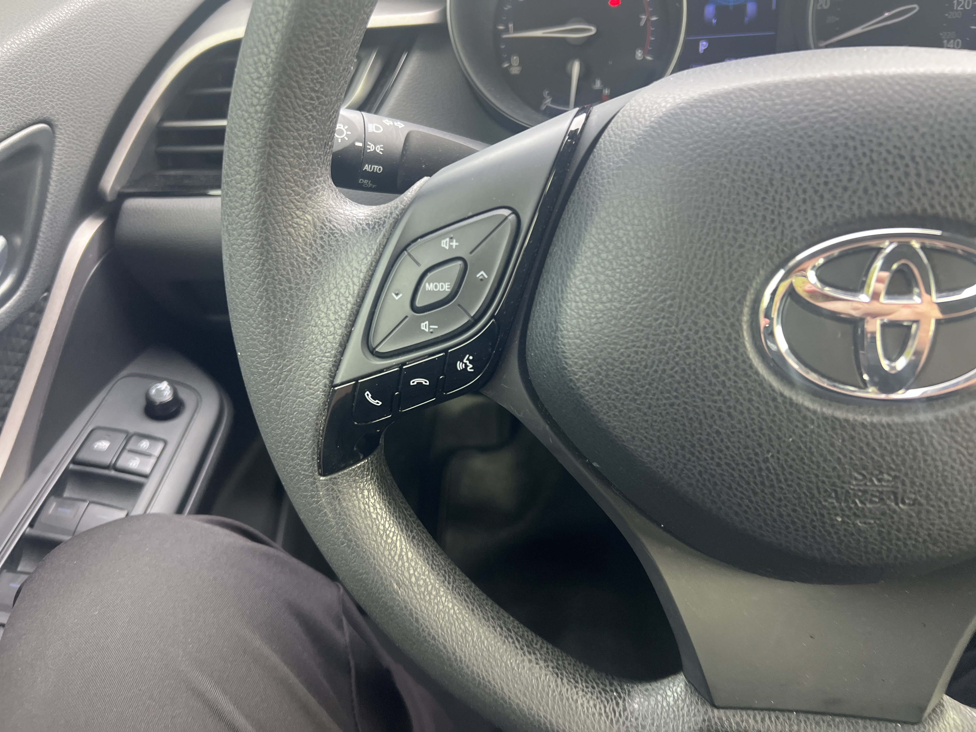 Used 2020 Toyota C-HR LE FWD image 15