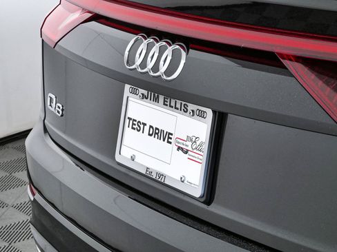 Used 2023 Audi Q8 Premium w/ Convenience Package AWD/4WD image 37