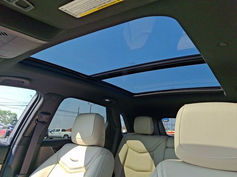 Used 2018 Cadillac XT5 Luxury w/ Driver Awareness Package AWD/4WD image 14