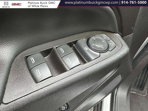 Used 2021 Chevrolet Equinox LT image 17