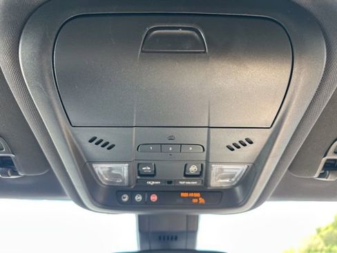 Used 2023 Chevrolet Equinox Premier image 20