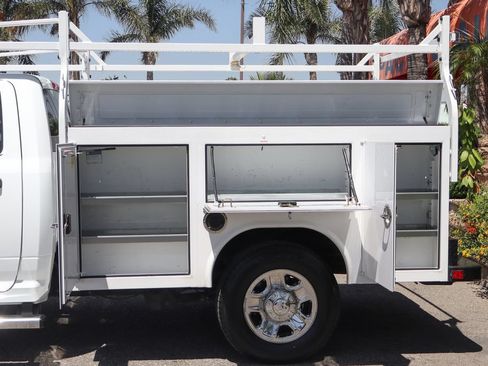 Used 2024 RAM 2500 Tradesman w/ Chrome Appearance Group RWD image 6