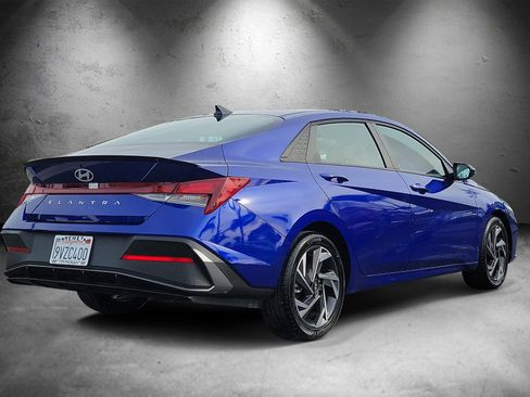 Certified 2025 Hyundai Elantra Sport FWD image 3