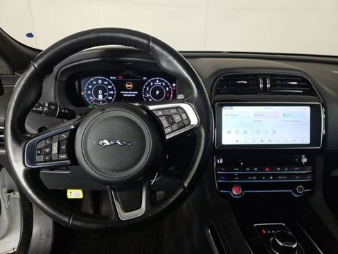 Used 2020 Jaguar F-PACE Prestige AWD/4WD image 7