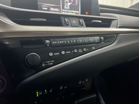Used 2019 Lexus ES 350 w/ Premium Package FWD image 16