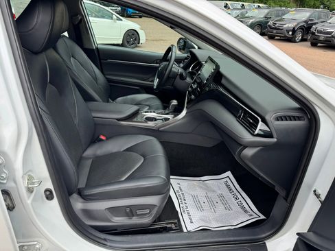 Used 2021 Toyota Camry XLE image 11