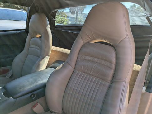 Used 2000 Chevrolet Corvette Coupe w/ Memory Pkg image 16