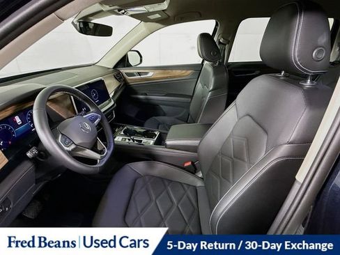 Used 2025 Volkswagen Atlas SE image 21