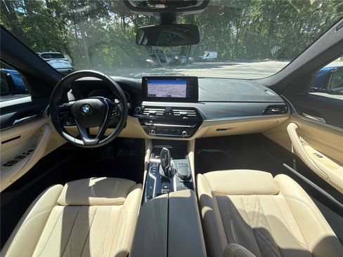 Used 2023 BMW 530i w/ Convenience Package RWD image 13